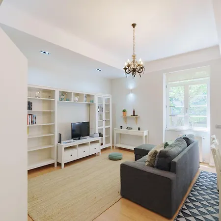 Inviting In The Heart Of Apartment Porto